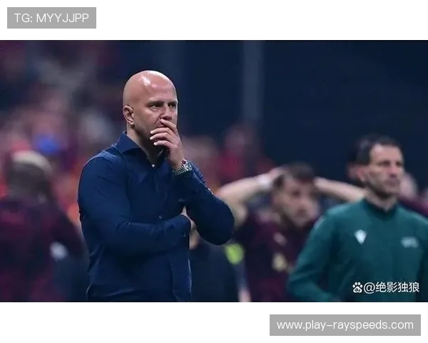 卡拉格批评巴萨防线漏洞称其难以在欧冠称雄 卡拉格批评巴萨防线漏洞称其难以在欧冠称雄